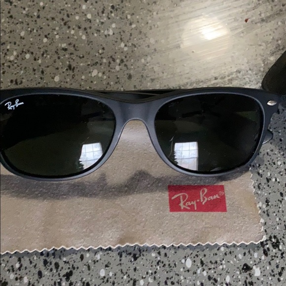 Ray-Ban sunglasses - Picture 2 of 3